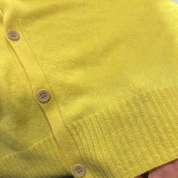 Theory 100% Cashmere Oversized Yellow Fine Knit long sleeve button down - Picture 6 of 8